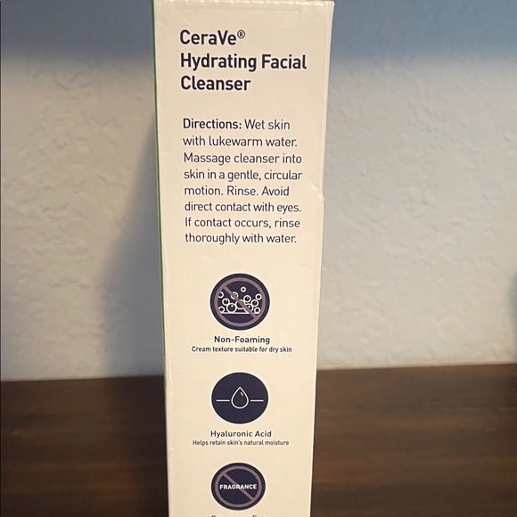 CeraVe Hydrating Facial Cleanser Multi-Pack - Picture 4 of 5